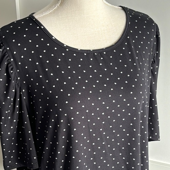 Kim & Cami Black and White Elbow Sleeve Crew Neck Top With White Heart Print - Picture 5 of 7